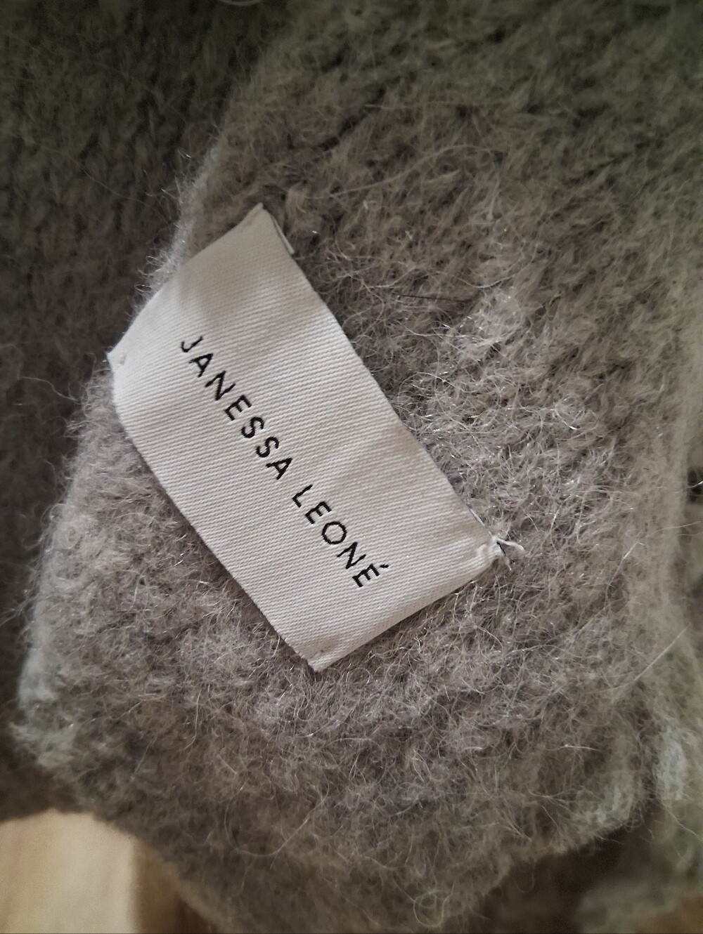 Janessa Leone Alpaca Blend Wrap/Throw - Picture 5 of 11